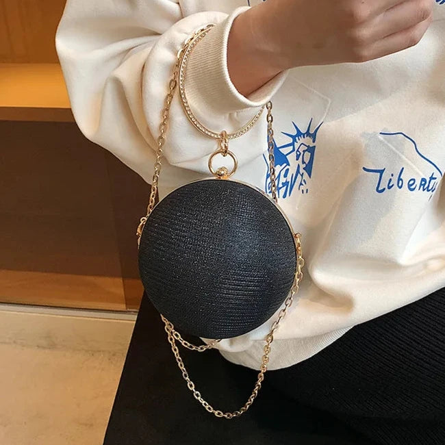 Clutch Redonda com 2 Alças – Bolsa de Tecido Brilhoso com Detalhes Metálicos