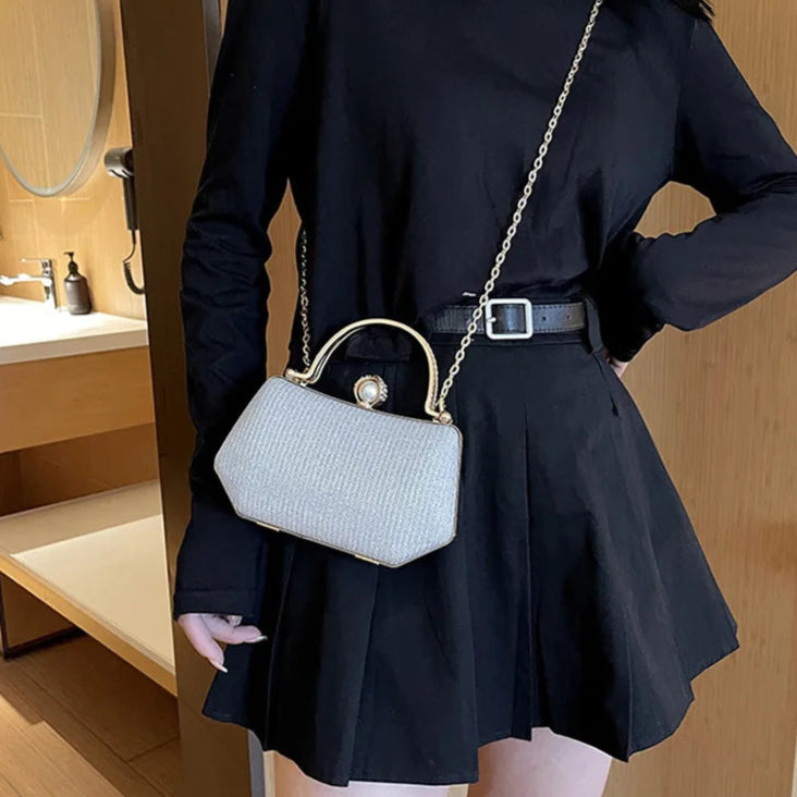 Bolsa de Luxo – Clutch Brilhante com Alça de Corrente