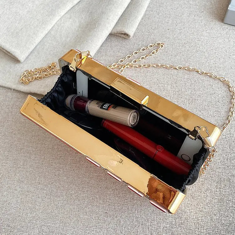 Bolsa Clutch Metálica com Detalhes em Acrílico Madrepérola – Elegância para Eventos