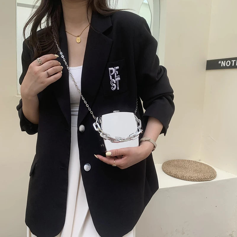 Clutch Metálica com Alça Dupla – Nas Cores Prata e Dourada com Design Moderno