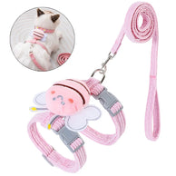 Conjunto Peitoral, Guia e Coleira para Gatos – Modelo Ajustável com Abelha de Pelúcia